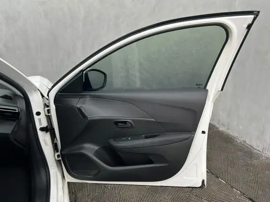 PEUGEOT-208-2022
