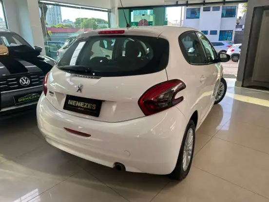 PEUGEOT-208-2019