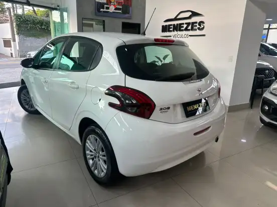 PEUGEOT-208-2019