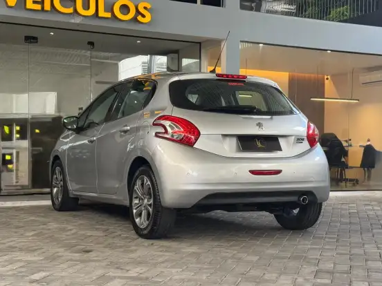 PEUGEOT-208-2015