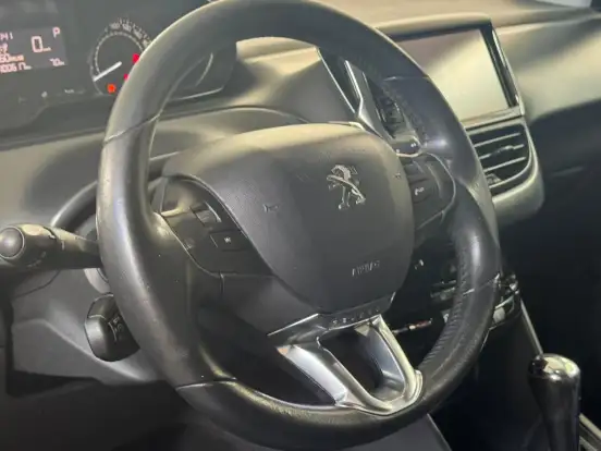 PEUGEOT-208-1.6 GRIFFE 16V FLEX 4P AUTOMÁTICO PEUGEOT-208-2015
