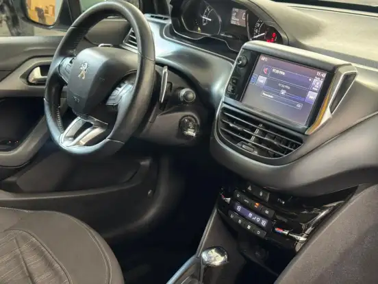 PEUGEOT-208-1.6 GRIFFE 16V FLEX 4P AUTOMÁTICO PEUGEOT-208-2015