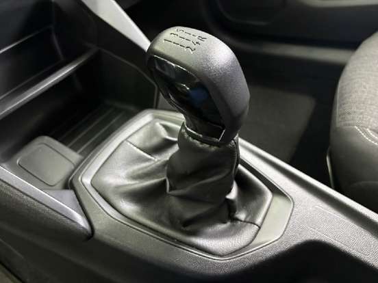 PEUGEOT-208-2023
