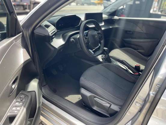 PEUGEOT-208-2022