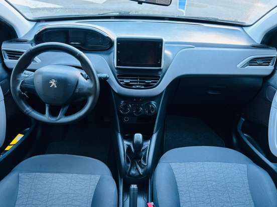 PEUGEOT-208-2019