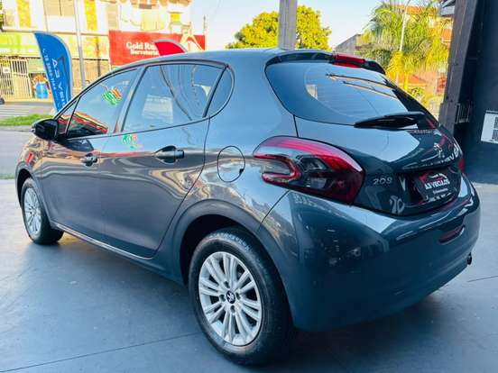 PEUGEOT-208-2019