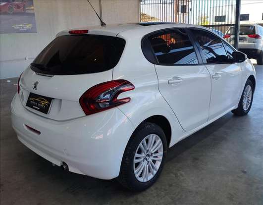 PEUGEOT-208-2018