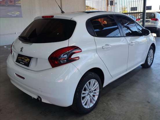 PEUGEOT-208-1.2 ALLURE 12V FLEX 4P MANUAL PEUGEOT-208-2018