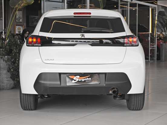 PEUGEOT-208-2021
