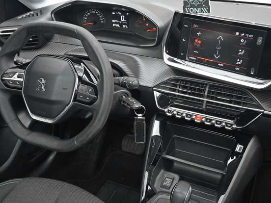 PEUGEOT-208-2021
