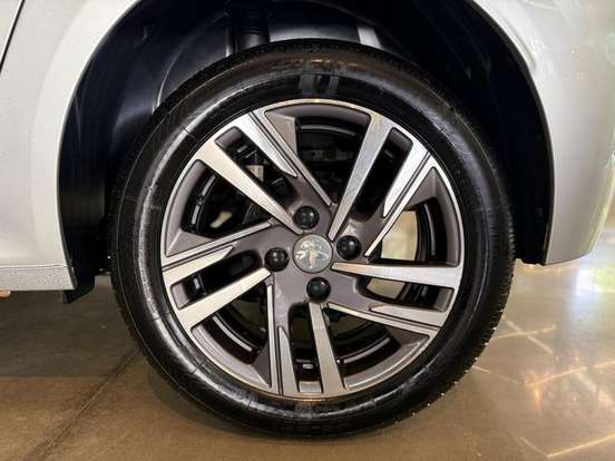 PEUGEOT-208-2020