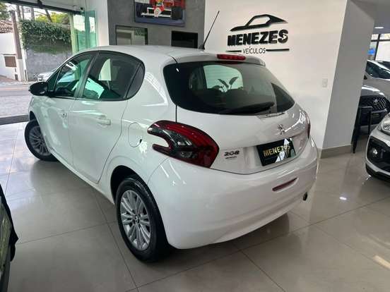 PEUGEOT-208-2019
