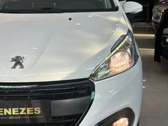 PEUGEOT-208-2019