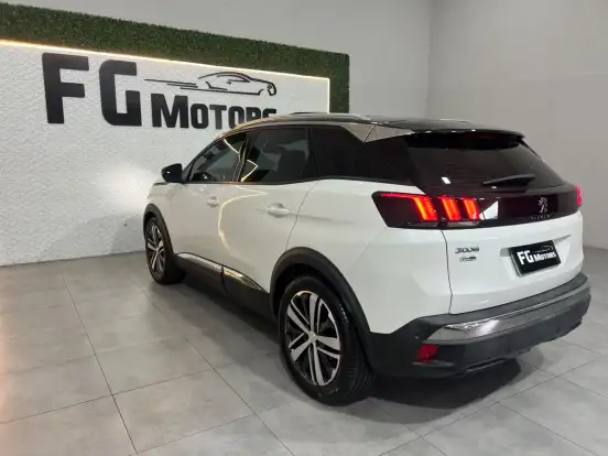 PEUGEOT-3008-2018