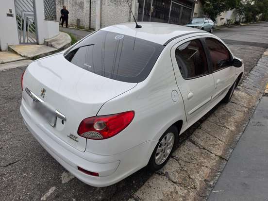 PEUGEOT-207-2012