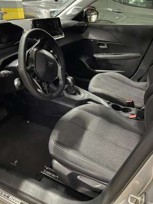 PEUGEOT-208-2021