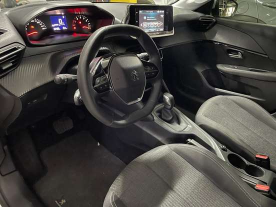 PEUGEOT-208-2021