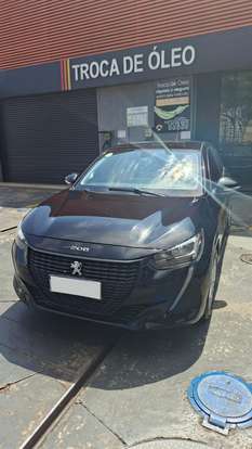 PEUGEOT-208-2021