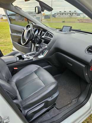 PEUGEOT-3008-2016