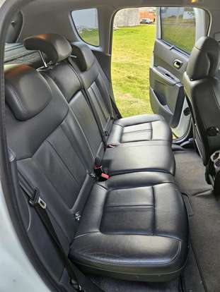 PEUGEOT-3008-2016