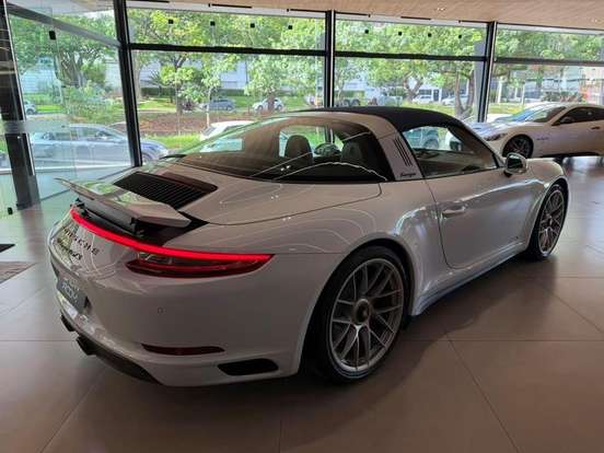 PORSCHE-911-2018