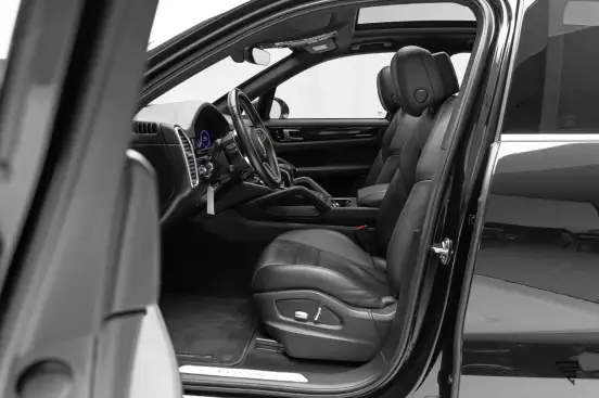 PORSCHE-CAYENNE-2019
