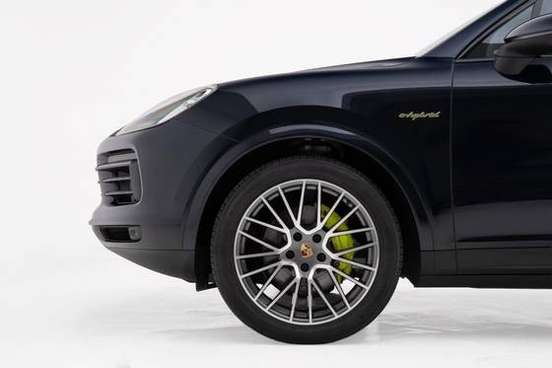 PORSCHE-CAYENNE-2022