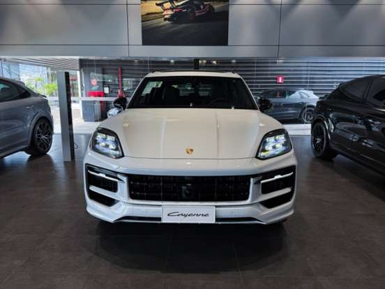 PORSCHE-CAYENNE-2025
