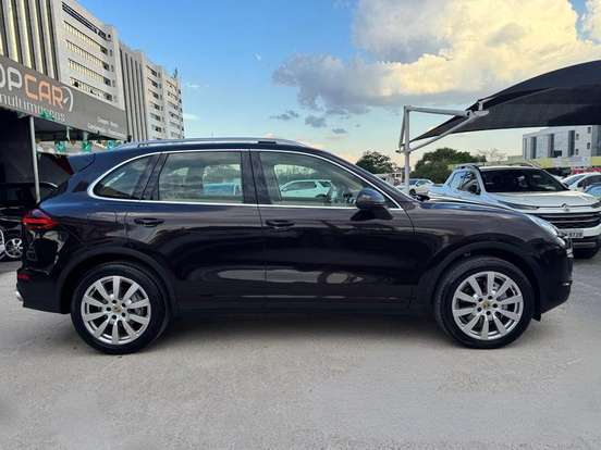 PORSCHE-CAYENNE-2015