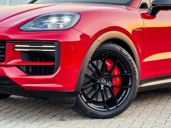 PORSCHE-CAYENNE-2025