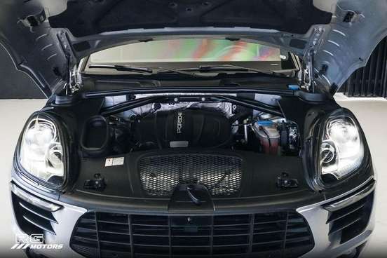 PORSCHE-MACAN-2016
