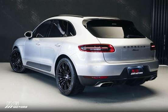 PORSCHE-MACAN-2016