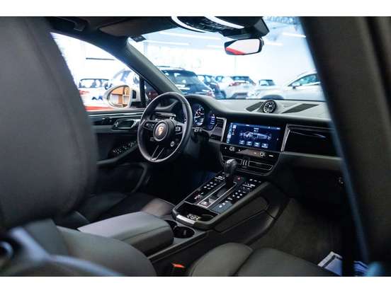 PORSCHE-MACAN-2025
