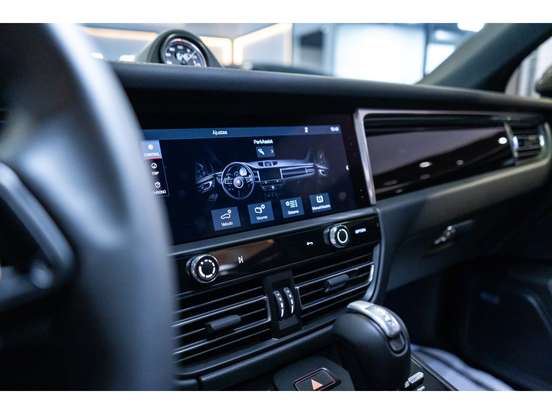 PORSCHE-MACAN-2025