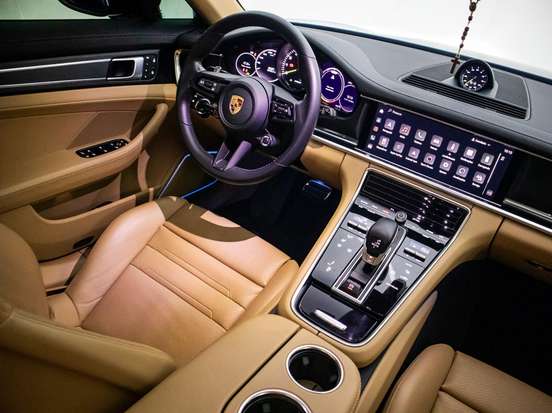PORSCHE-PANAMERA-2022