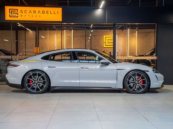 PORSCHE-TAYCAN-2022