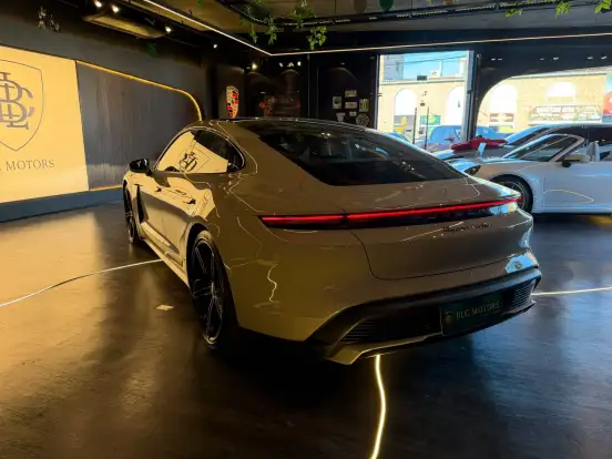 PORSCHE-TAYCAN-TURBO ELÉTRICO PORSCHE-TAYCAN-2021