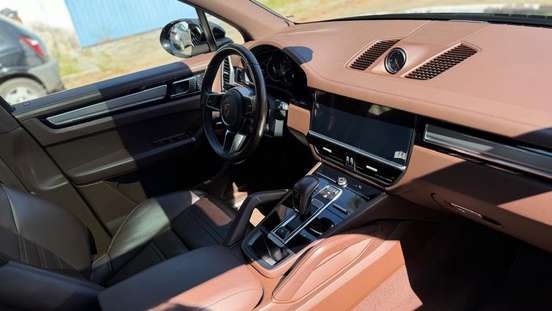 PORSCHE-CAYENNE-2023