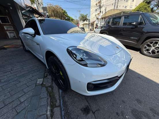 PORSCHE-PANAMERA-2023