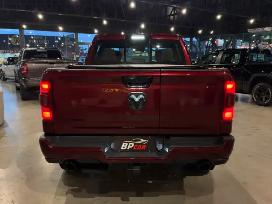 RAM-1500-5.7 V8 GASOLINA LIMITED NIGHT EDITION CD 4X4 AUTOMÁTICO RAM-1500-2023