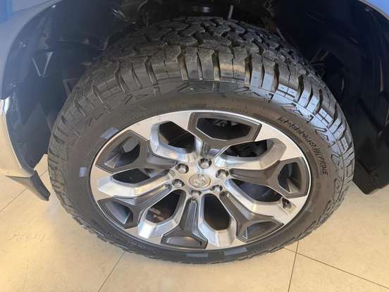 RAM-1500-5.7 V8 GASOLINA LIMITED CD 4X4 AUTOMÁTICO RAM-1500-2023