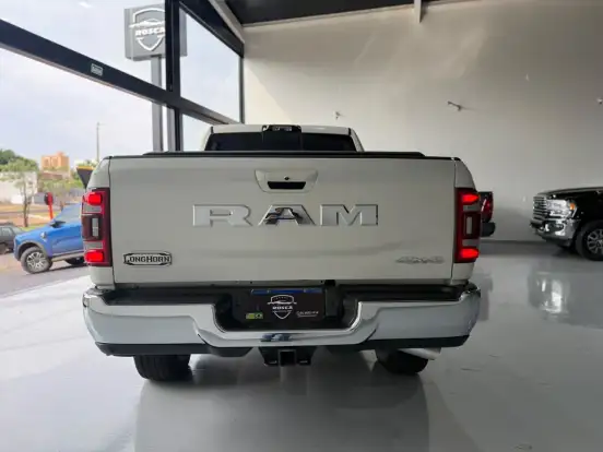 RAM-3500-6.7 I6 TURBO DIESEL LIMITED LONGHORN CD 4X4 AUTOMÁTICO RAM-3500-2024