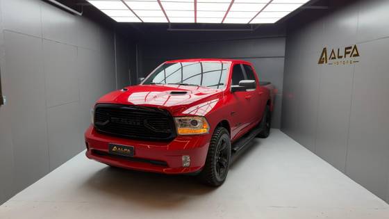 RAM CLASSIC 5.7 V8 GASOLINA LARAMIE NIGHT EDITION CD 4X4 AUTOMÁTICO