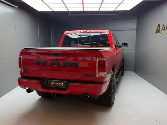 RAM-CLASSIC-5.7 V8 GASOLINA LARAMIE NIGHT EDITION CD 4X4 AUTOMÁTICO RAM-CLASSIC-2022