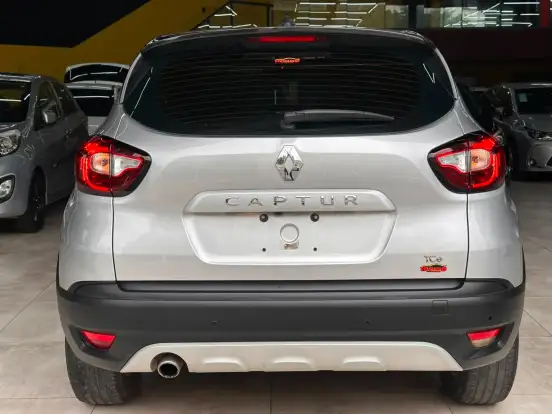 RENAULT-CAPTUR-2021