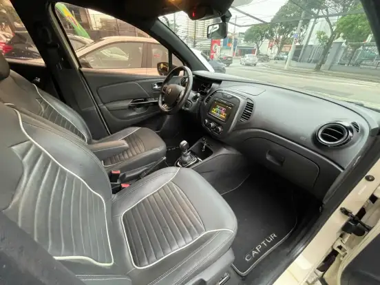 RENAULT-CAPTUR-2020