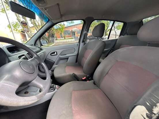 RENAULT-CLIO-2006