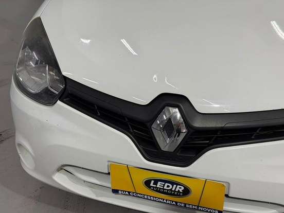 RENAULT-CLIO-2015