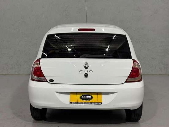 RENAULT-CLIO-2015