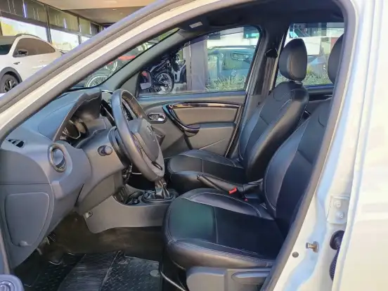 RENAULT-DUSTER-2019